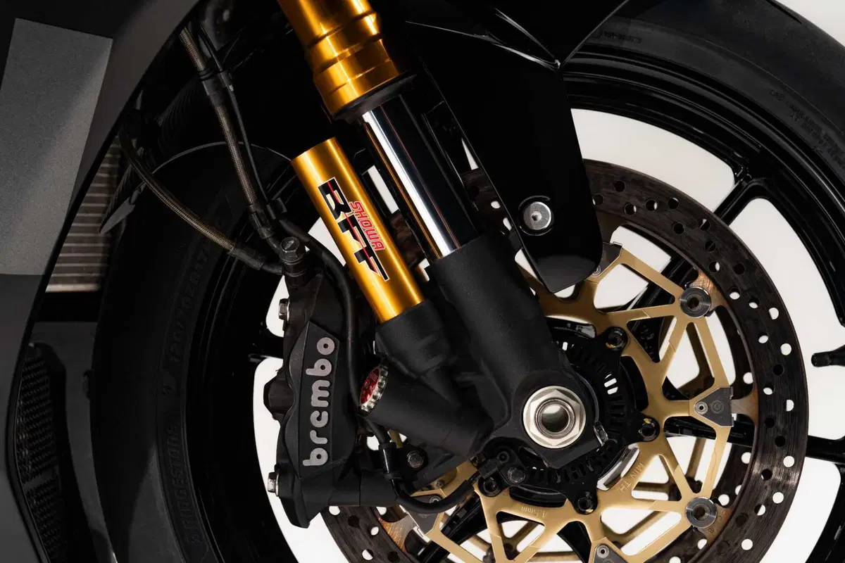 Suzuki GSX-R1000R Stealth, la supersportiva veste il nero più esclusivo [GALLERY] (15)