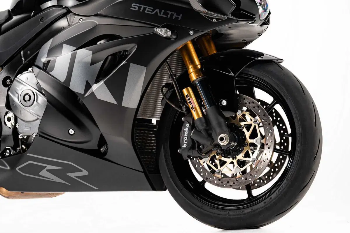 Suzuki GSX-R1000R Stealth, la supersportiva veste il nero più esclusivo [GALLERY] (16)