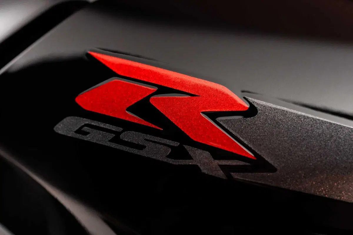 Suzuki GSX-R1000R Stealth, la supersportiva veste il nero più esclusivo [GALLERY] (24)