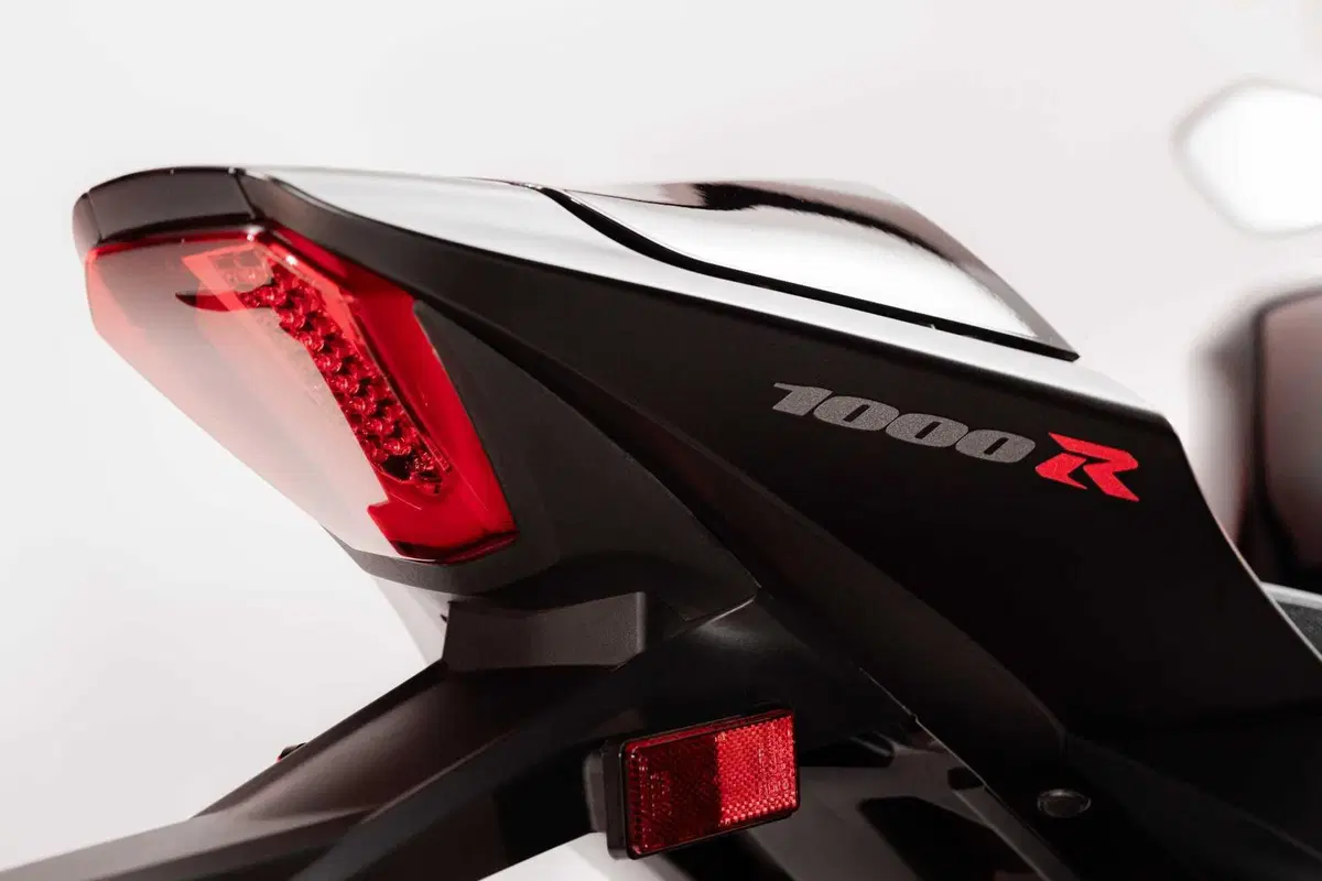 Suzuki GSX-R1000R Stealth, la supersportiva veste il nero più esclusivo [GALLERY] (26)