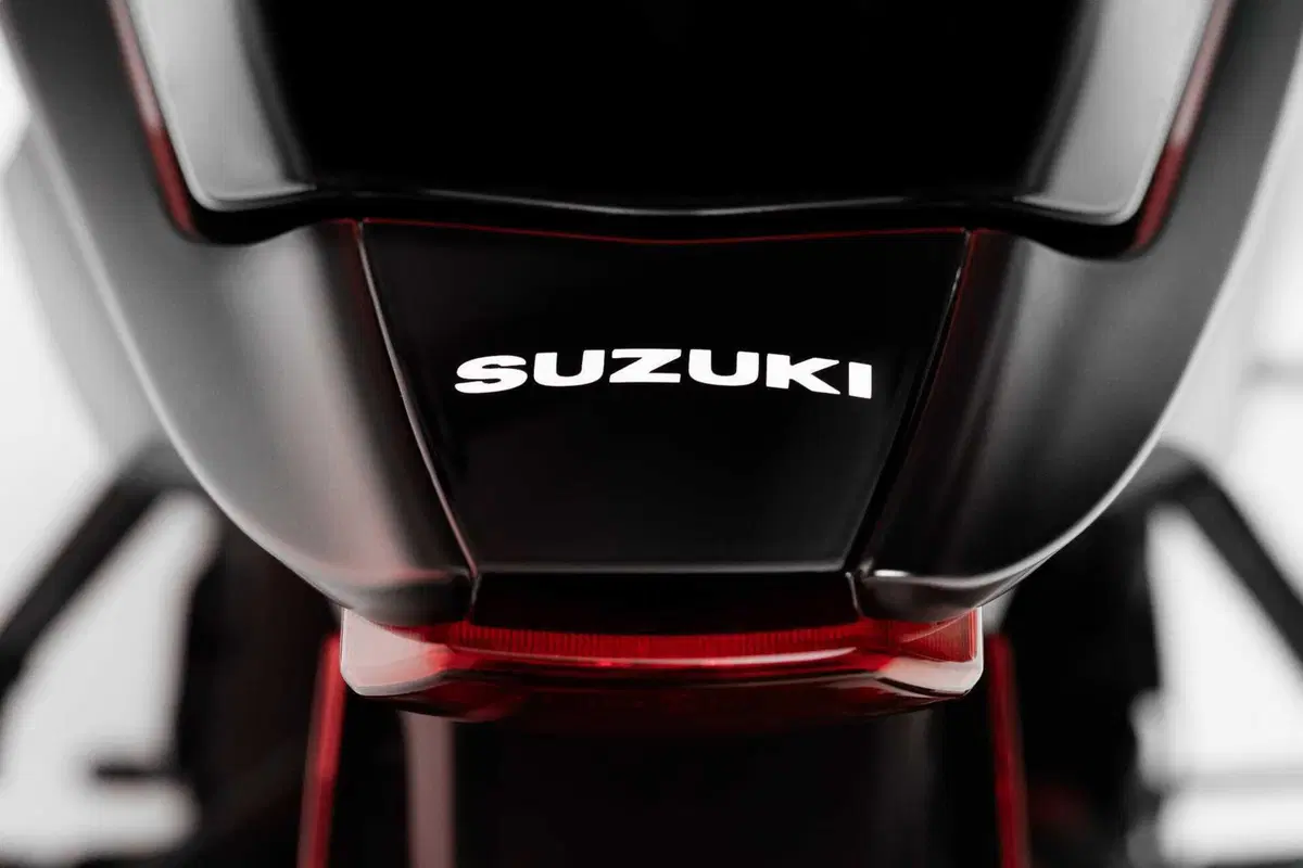 Suzuki GSX-R1000R Stealth, la supersportiva veste il nero più esclusivo [GALLERY] (27)