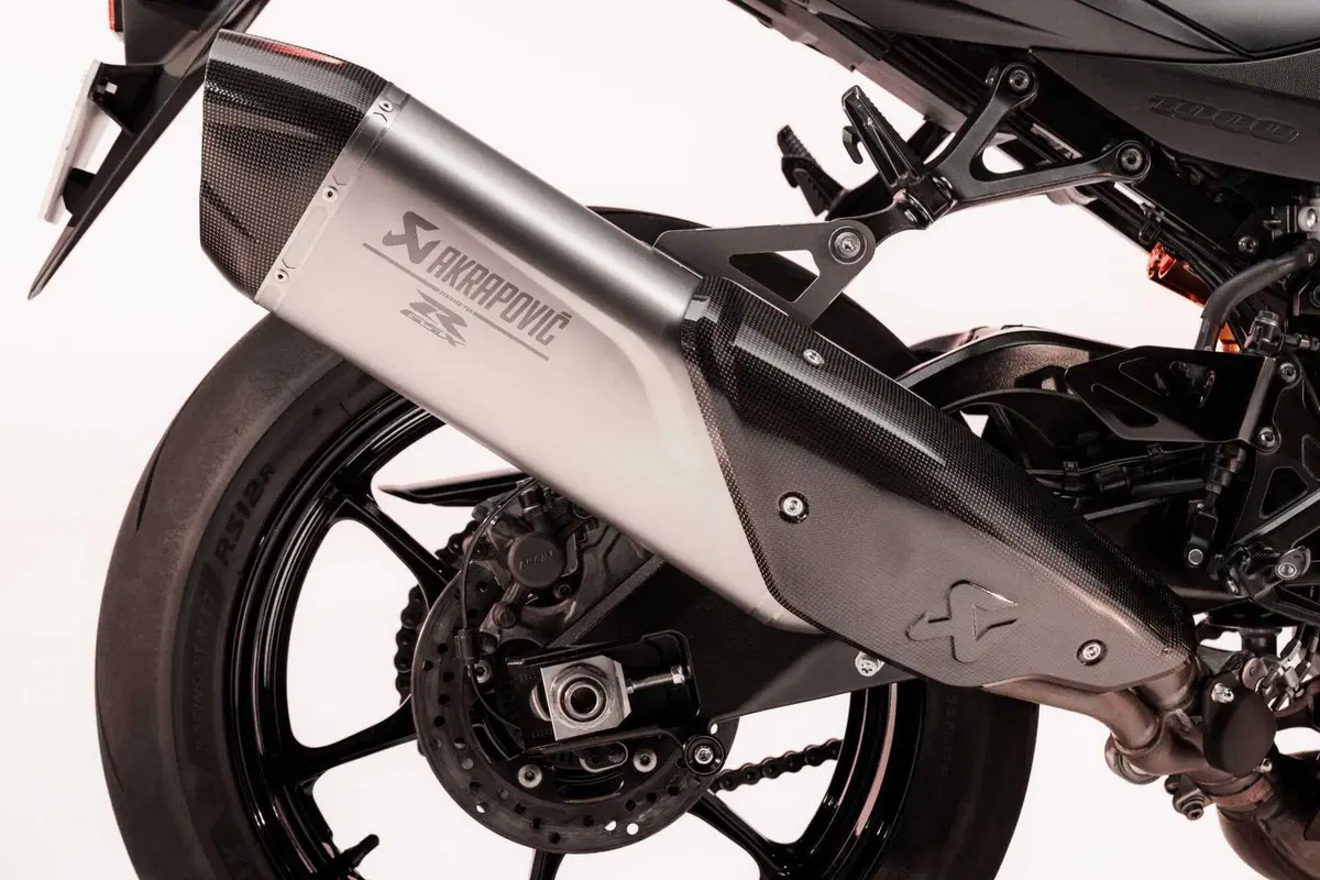 Suzuki GSX-R1000R Stealth, la supersportiva veste il nero più esclusivo [GALLERY] (29)