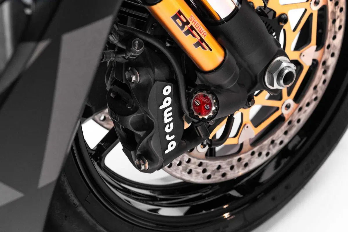 Suzuki GSX-R1000R Stealth, la supersportiva veste il nero più esclusivo [GALLERY] (30)