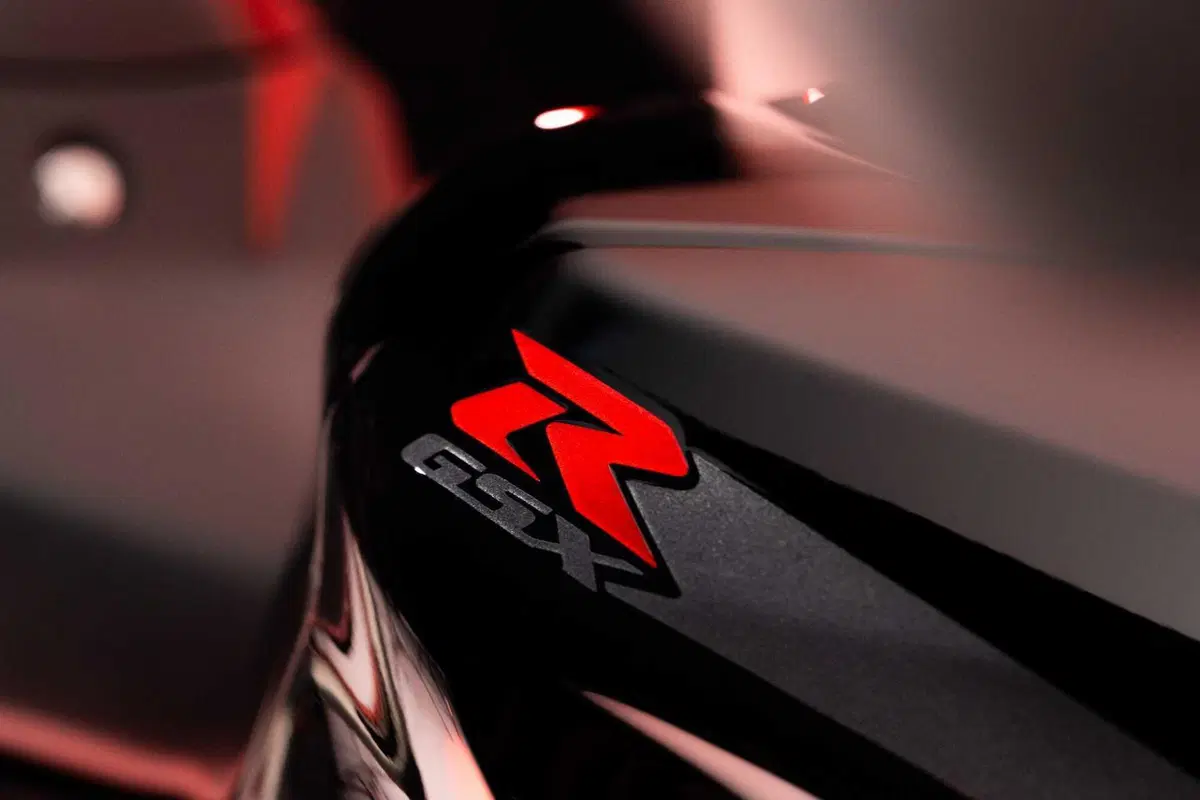 Suzuki GSX-R1000R Stealth, la supersportiva veste il nero più esclusivo [GALLERY] (33)