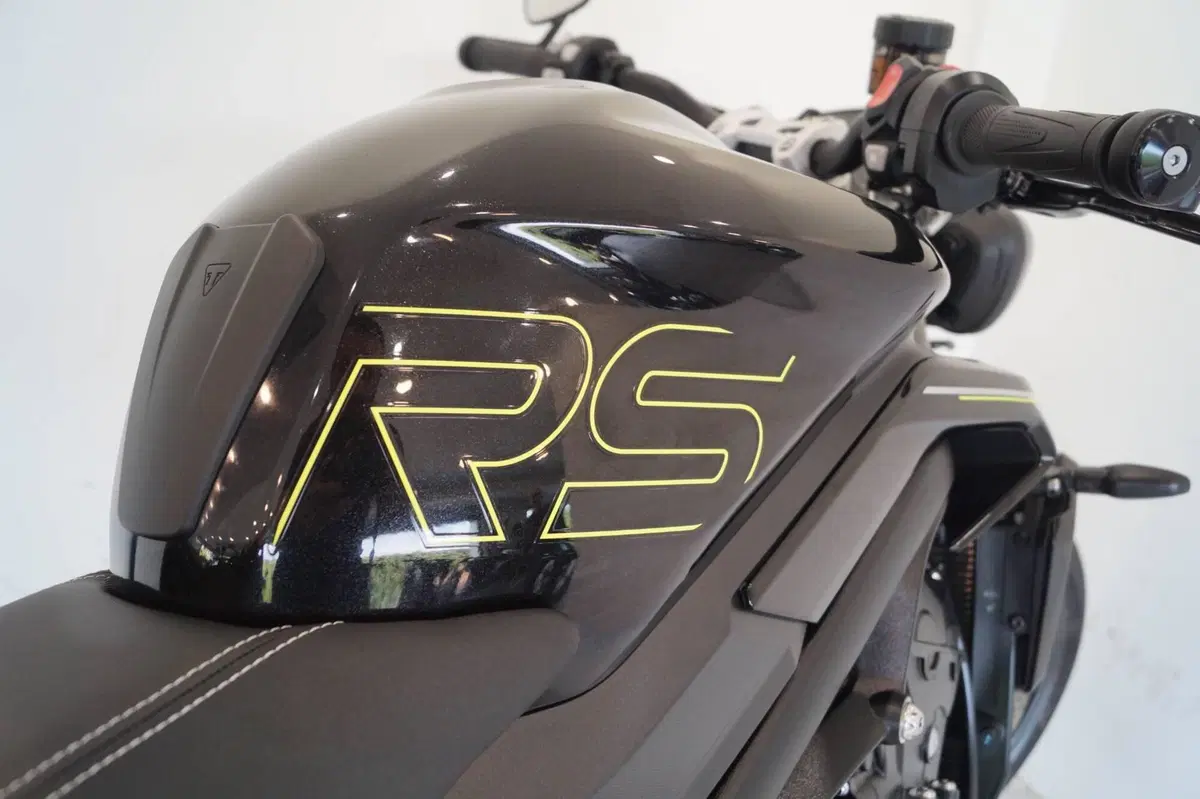 Triumph Street Triple 765 RS (2023 - 26) (10)