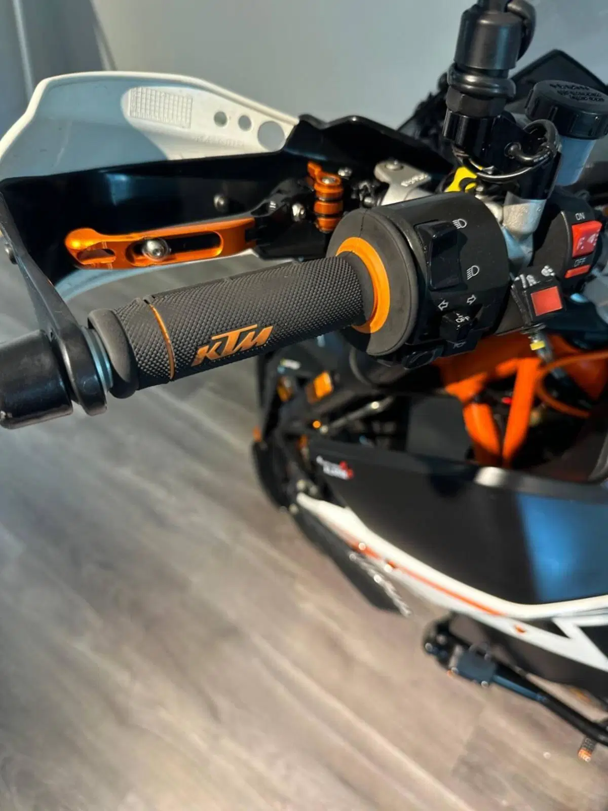 KTM 690 Duke R (2010 - 15) (4)