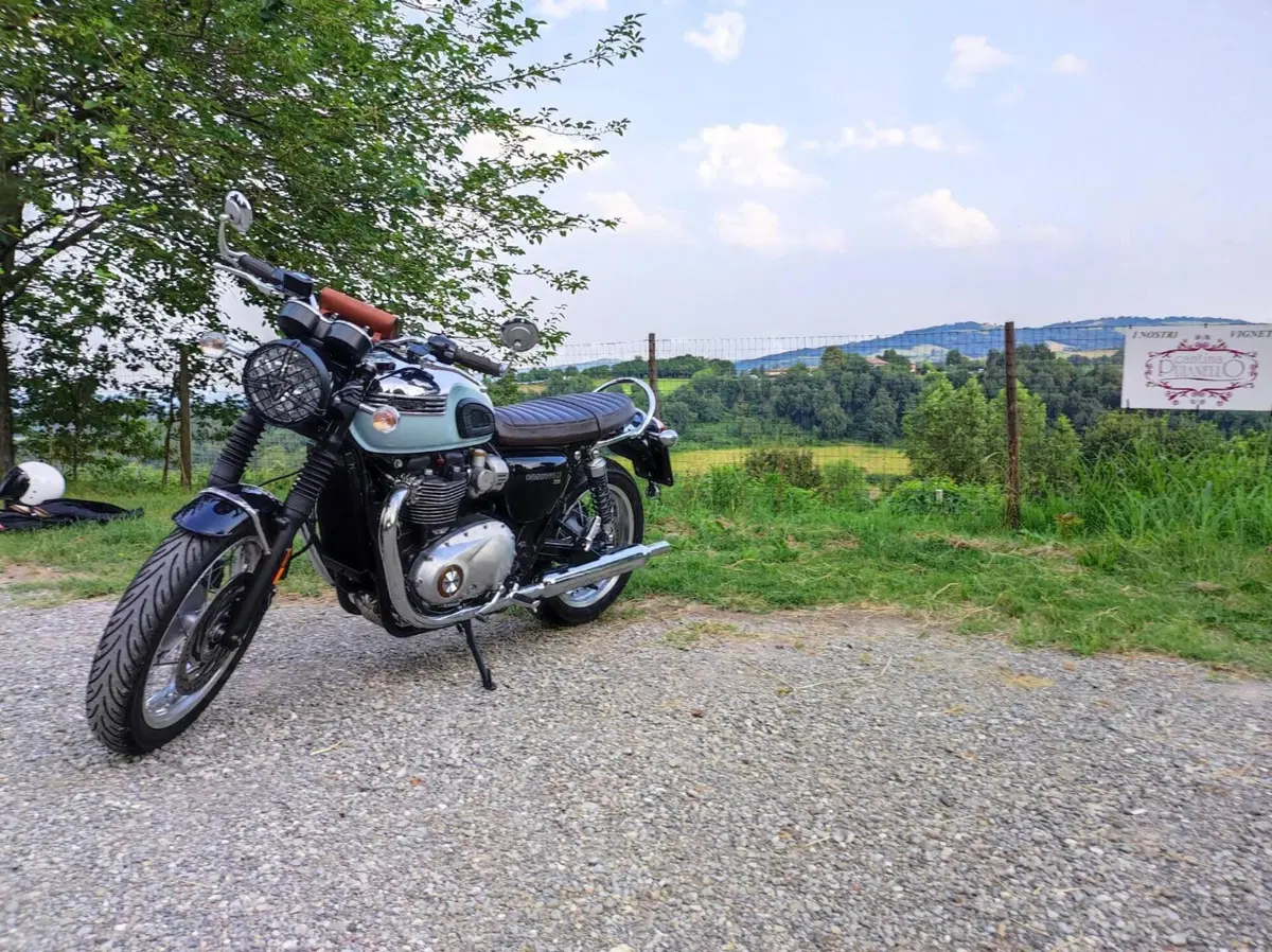 Triumph Bonneville T120 Chrome Edition (2023) (3)