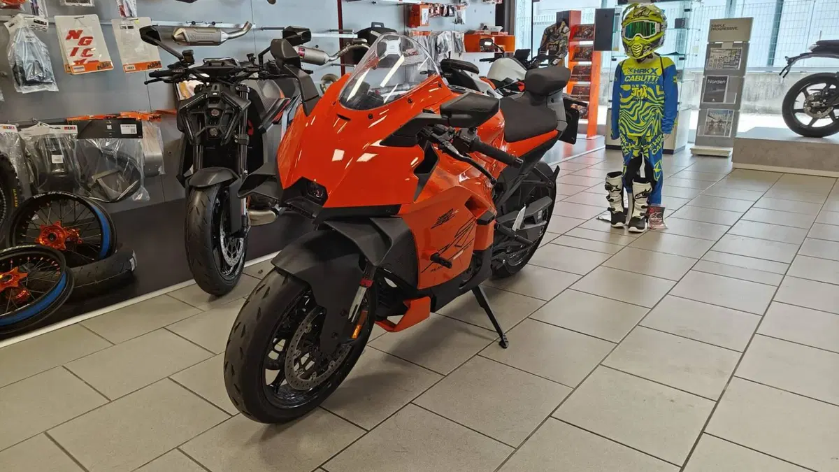 KTM 990 RC R (2026) (4)