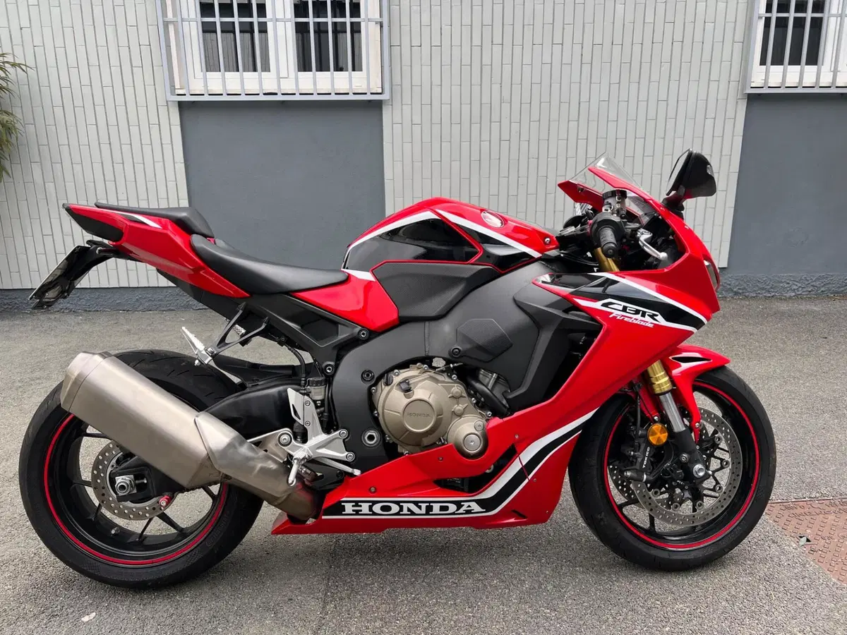 Honda CBR 1000 RR Fireblade (2017 - 19) (2)