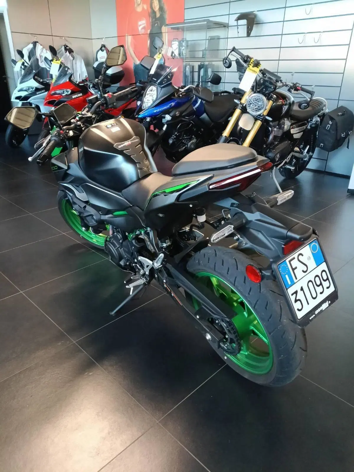 Kawasaki Z 500 SE (2024 - 26) (3)