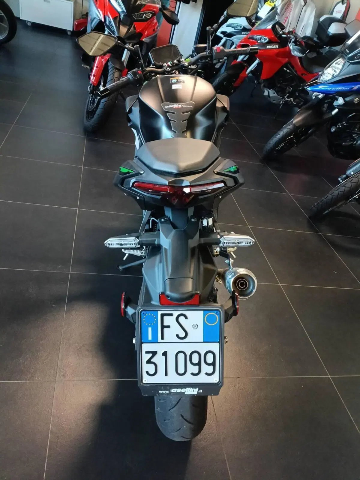 Kawasaki Z 500 SE (2024 - 26) (4)