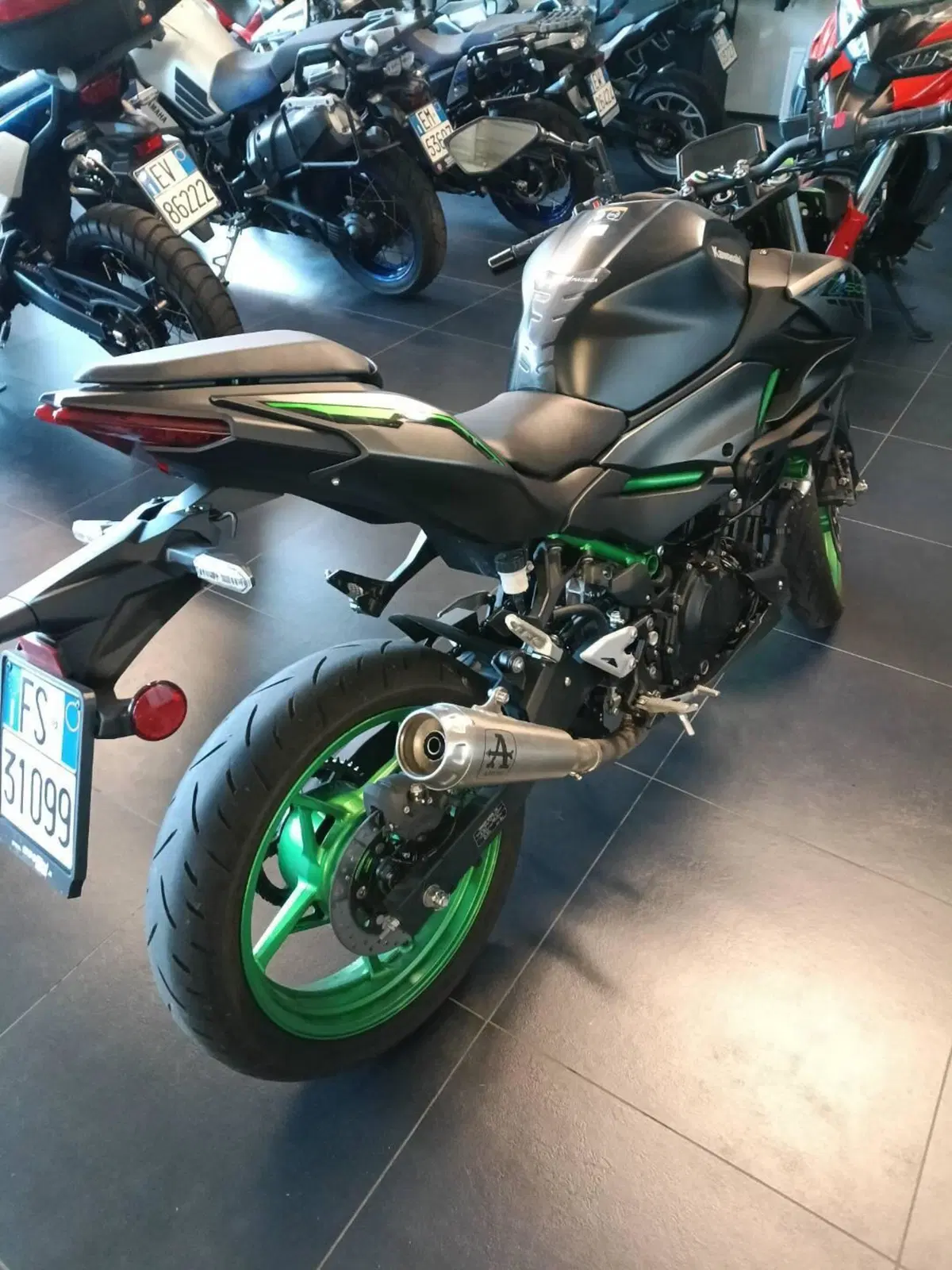 Kawasaki Z 500 SE (2024 - 26) (5)