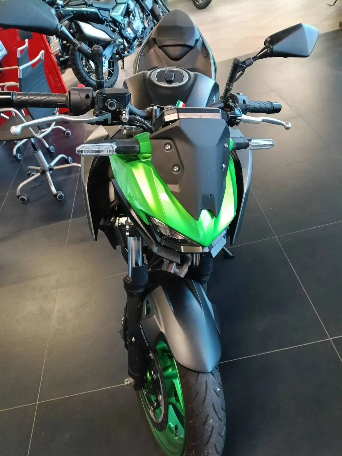 Kawasaki Z 500 SE (2024 - 26) (8)