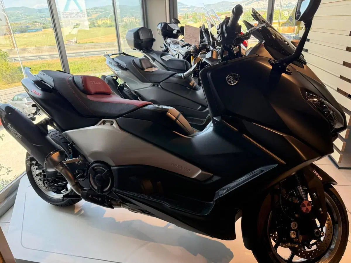 Yamaha T-Max 560 25th Anniversary (2026)