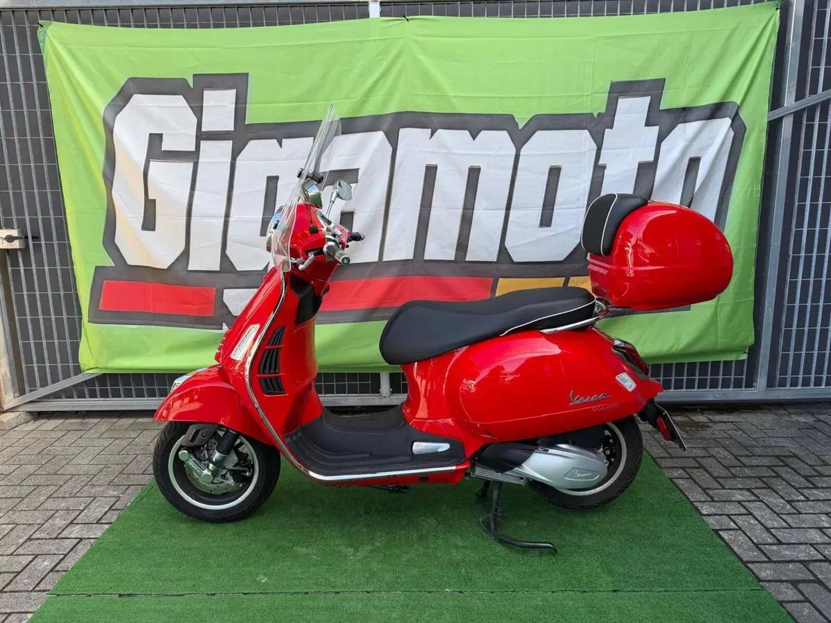 Vespa GTS 300 Super (2023 - 24) (2)