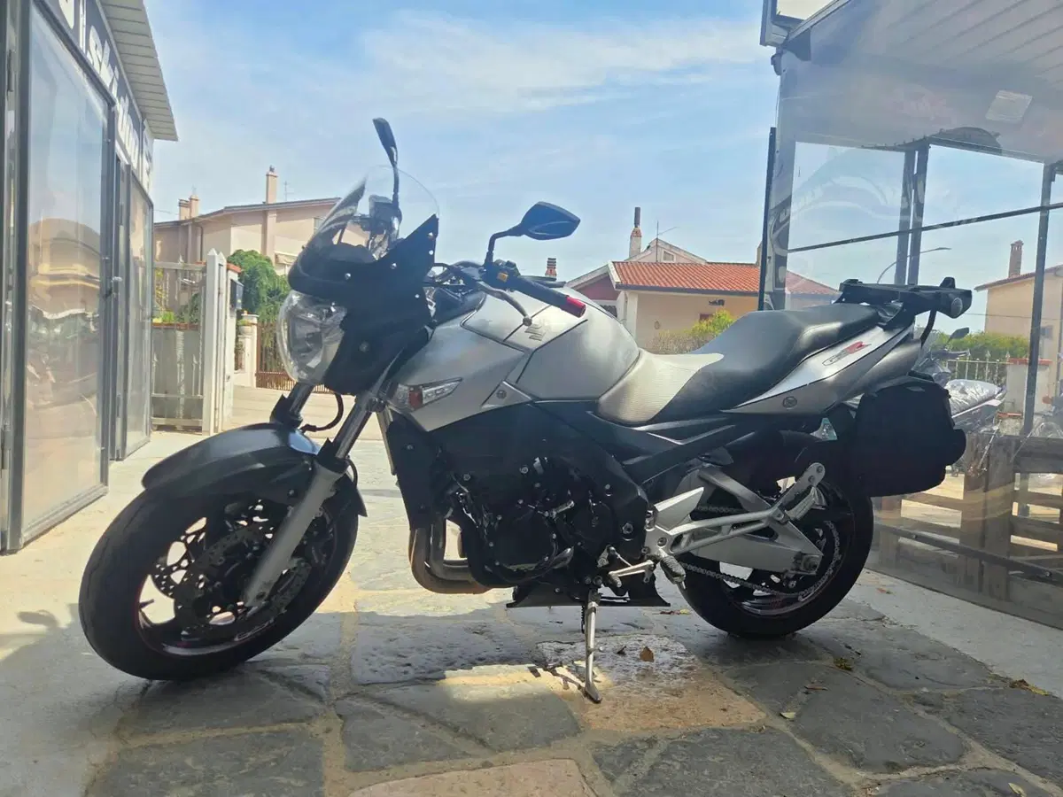 Suzuki GSR 600 (2006 - 11) (2)