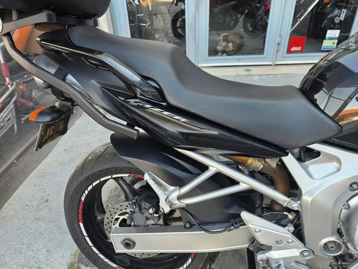 Yamaha FZ6 (2004 - 07) (15)