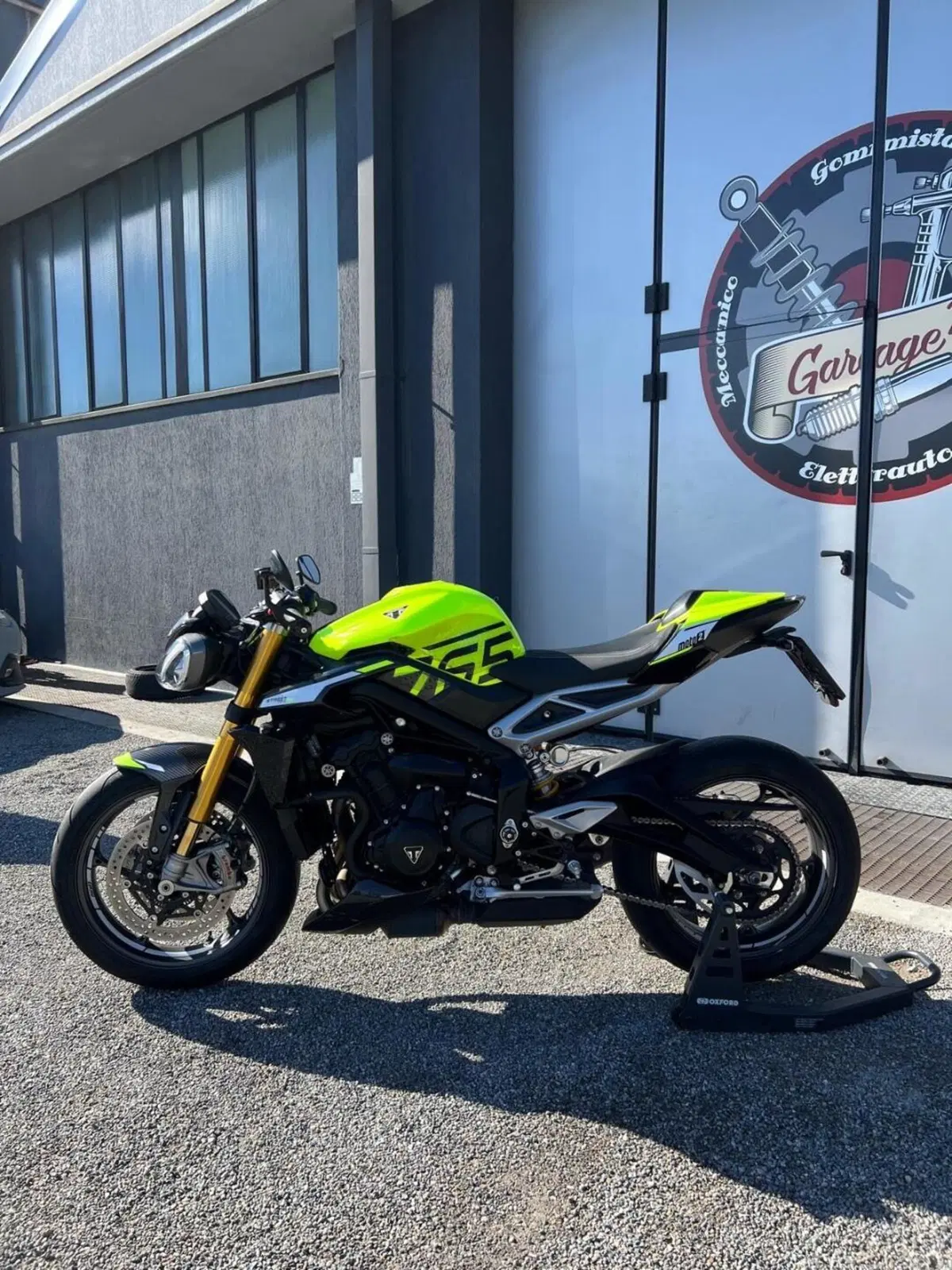 Triumph Street Triple 765 Moto2 Edition (2023 - 24) (9)
