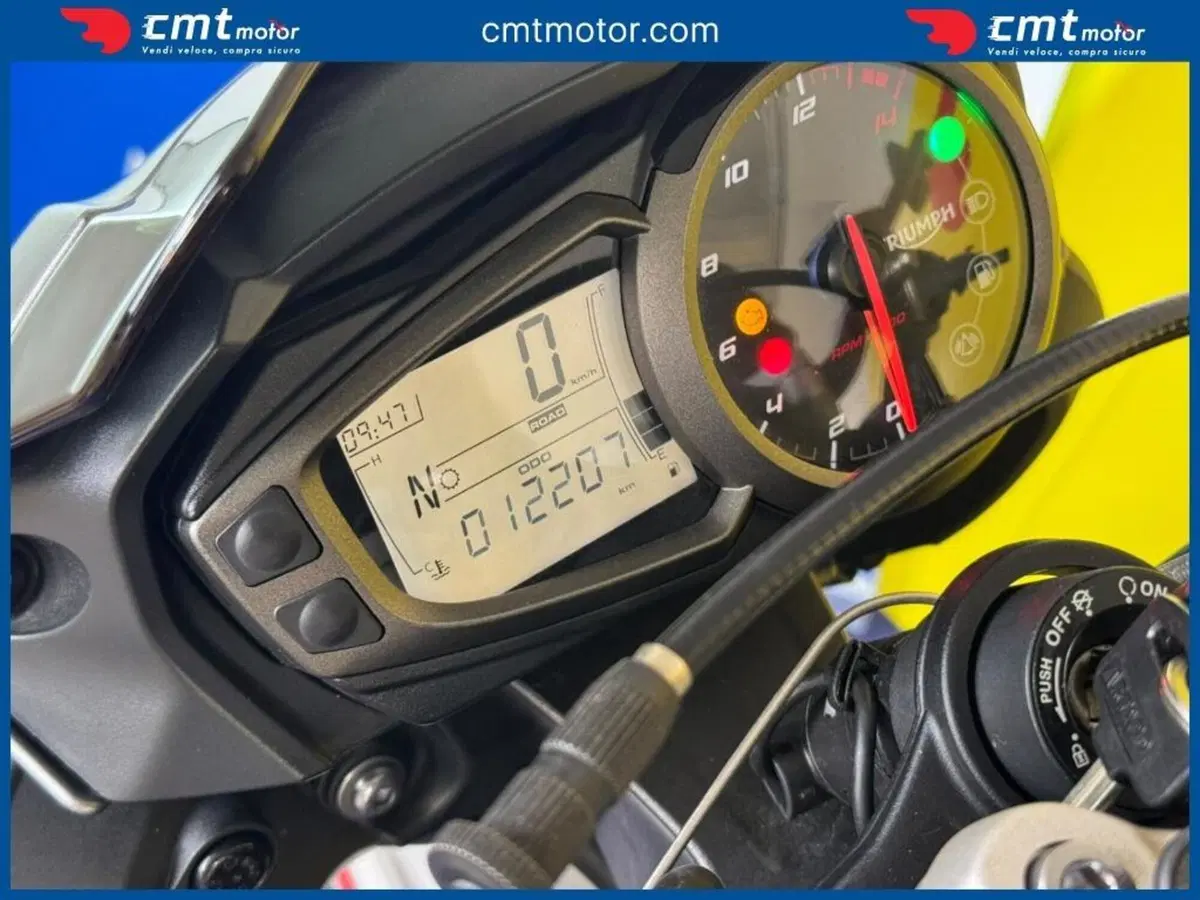 Triumph Street Triple R (2020 - 22) (5)