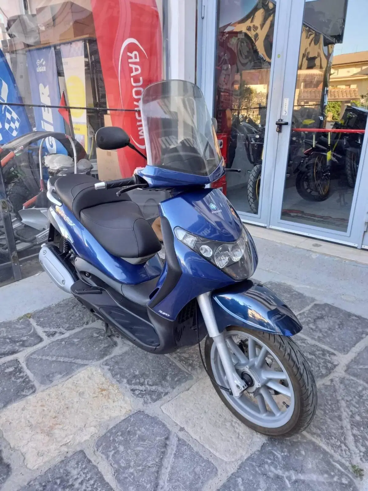 Piaggio Beverly 250 (2004 - 05) (2)