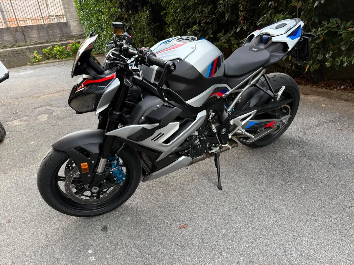 Bmw M 1000 R (2025 - 27)