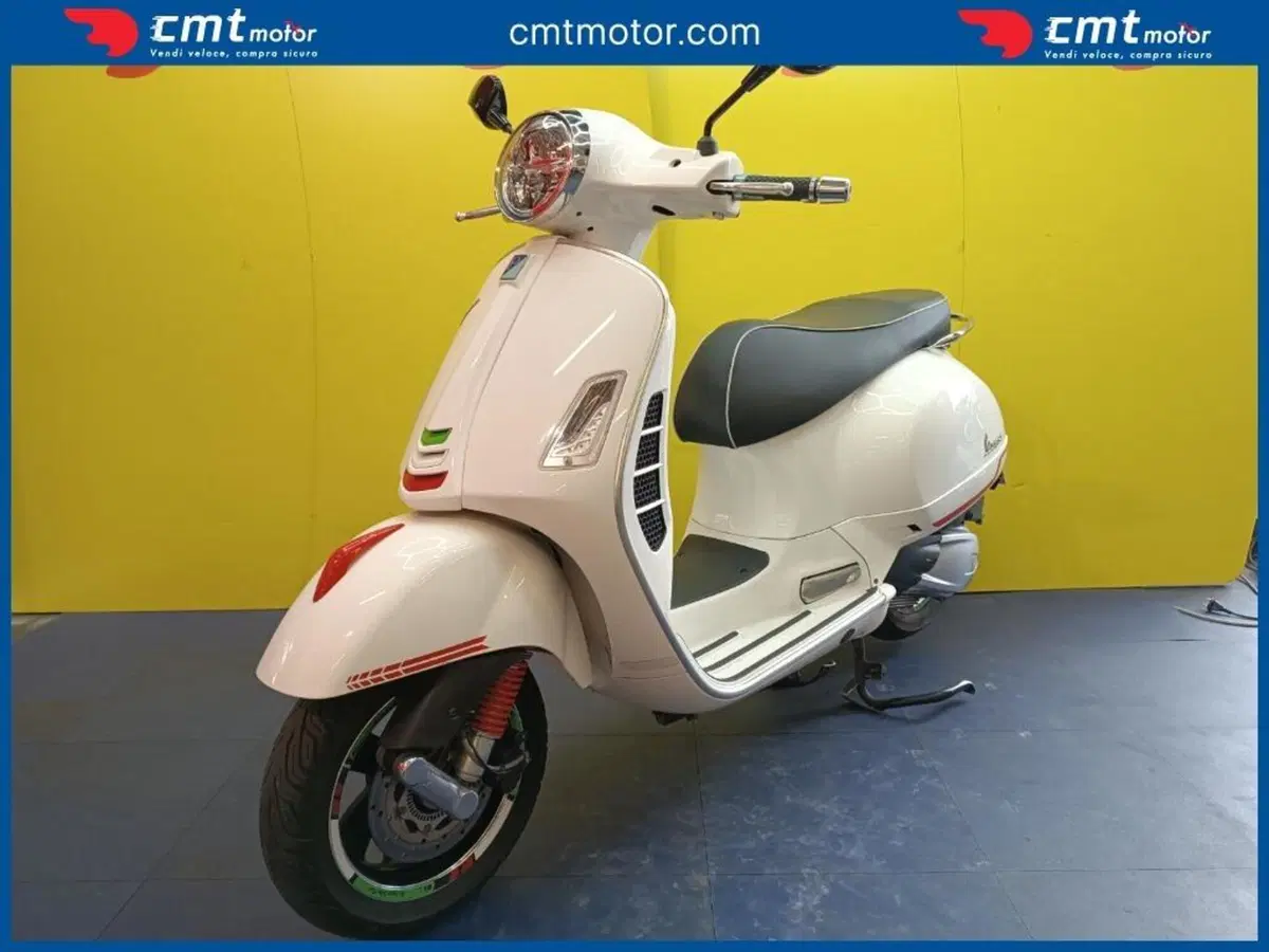 Vespa GTS 300 Super Hpe (2018 - 19) (2)
