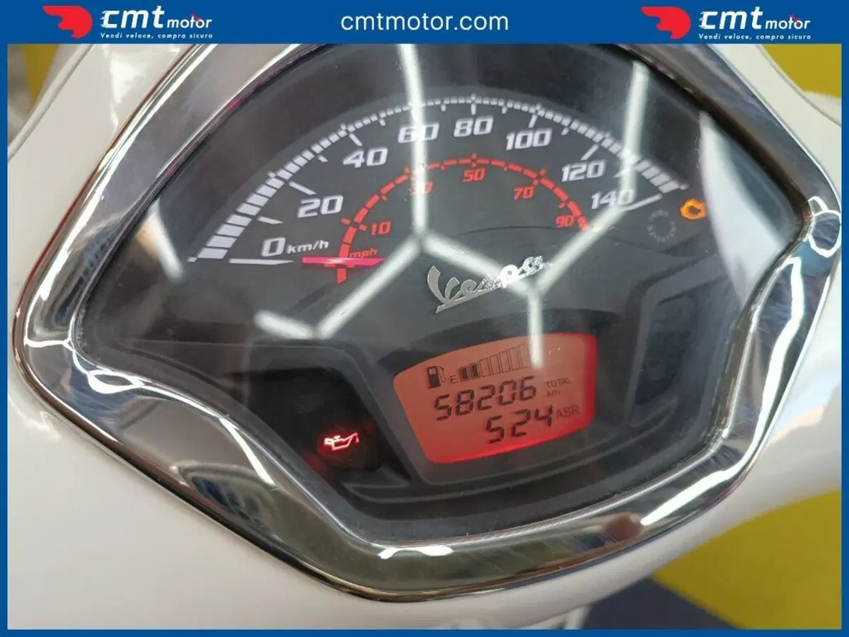 Vespa GTS 300 Super Hpe (2018 - 19) (5)