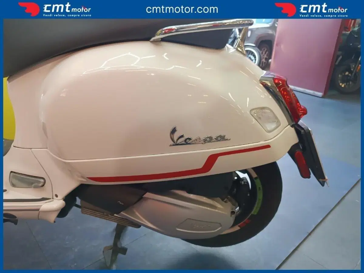 Vespa GTS 300 Super Hpe (2018 - 19) (9)