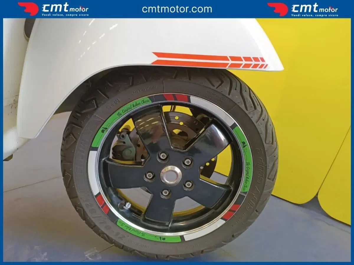 Vespa GTS 300 Super Hpe (2018 - 19) (12)