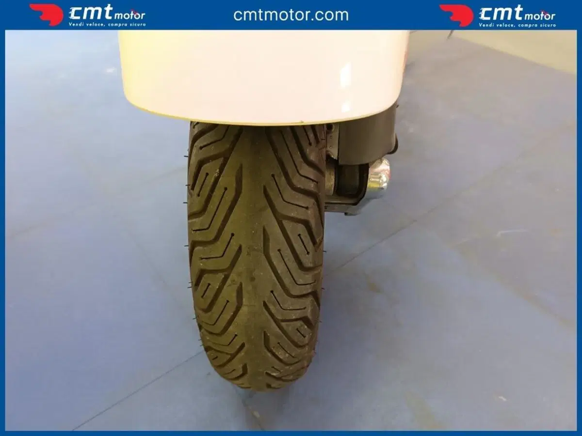 Vespa GTS 300 Super Hpe (2018 - 19) (13)