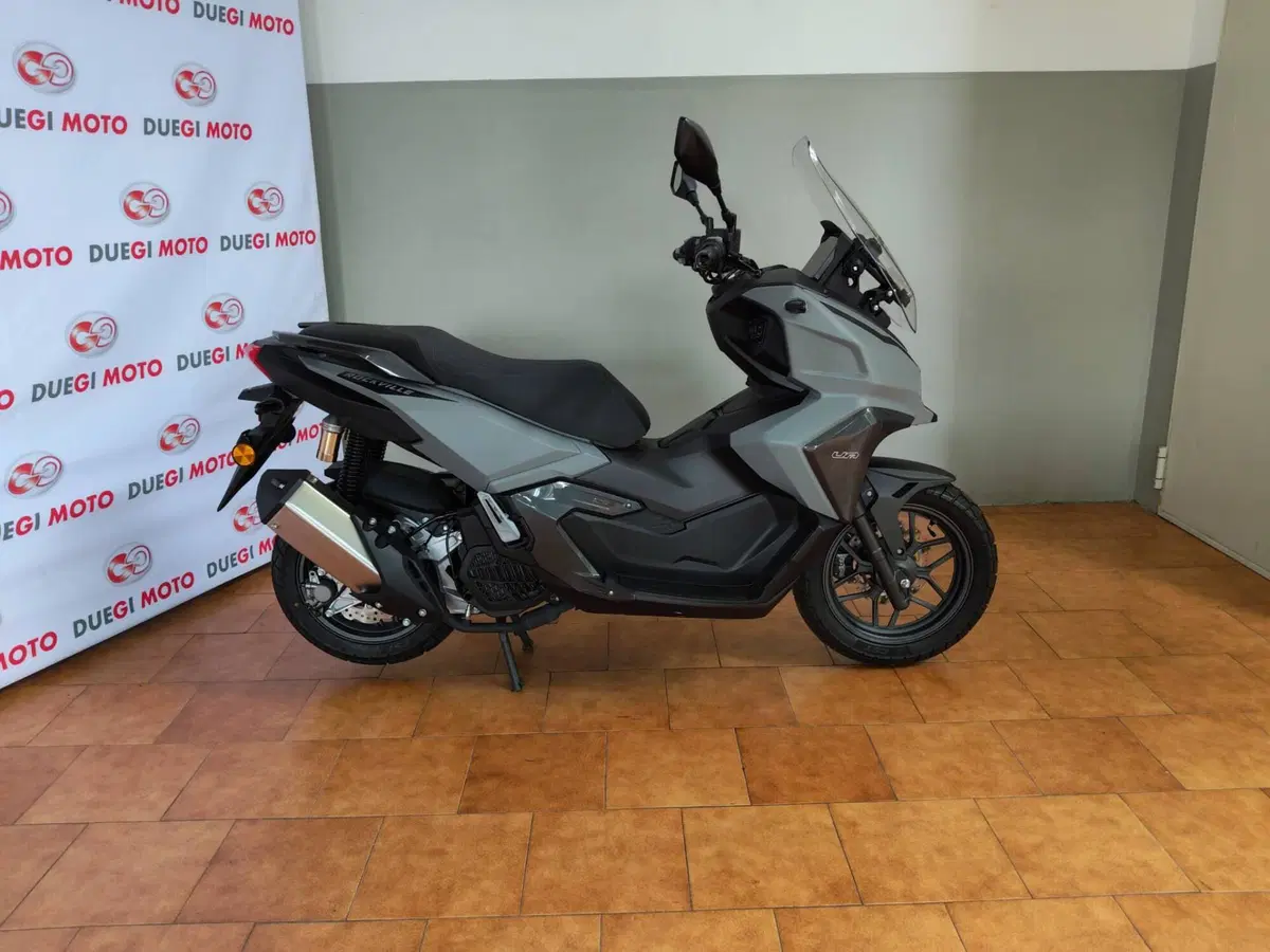 Um Italia Rockville 125 (2025 - 26) (2)