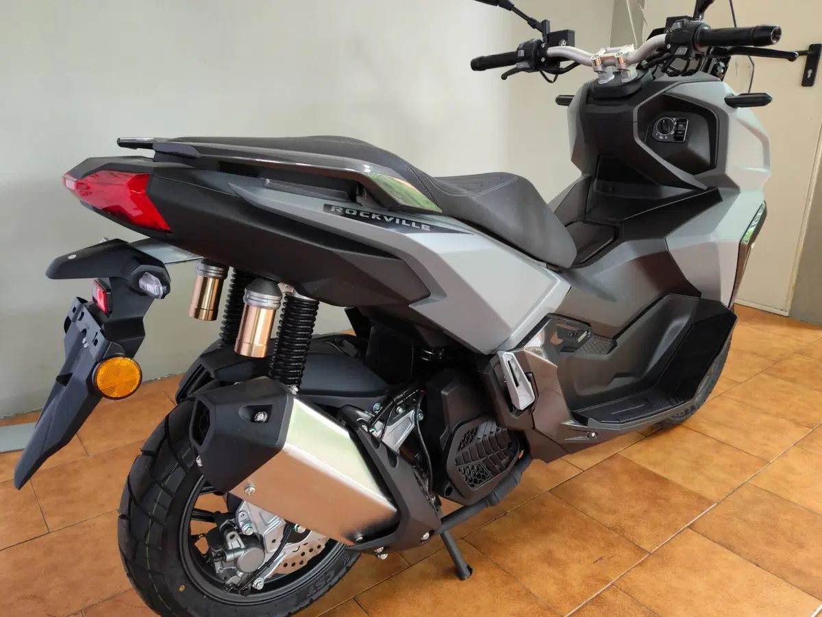 Um Italia Rockville 125 (2025 - 26) (4)