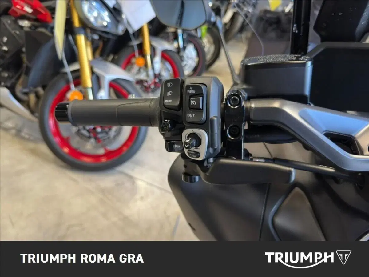 Yamaha T-Max 560 Tech Max (2025 - 26) (13)