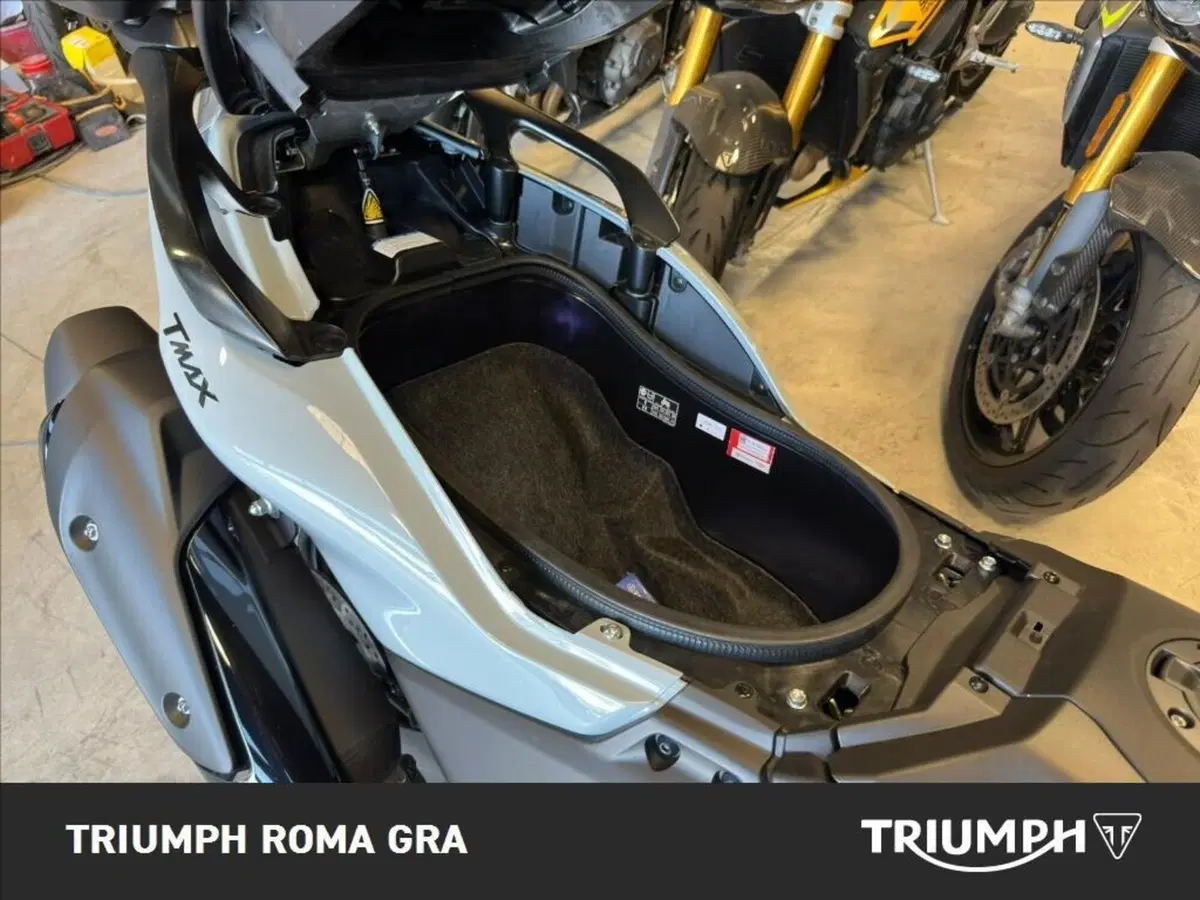 Yamaha T-Max 560 Tech Max (2025 - 26) (17)