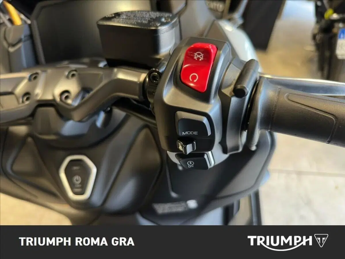 Yamaha T-Max 560 Tech Max (2025 - 26) (14)