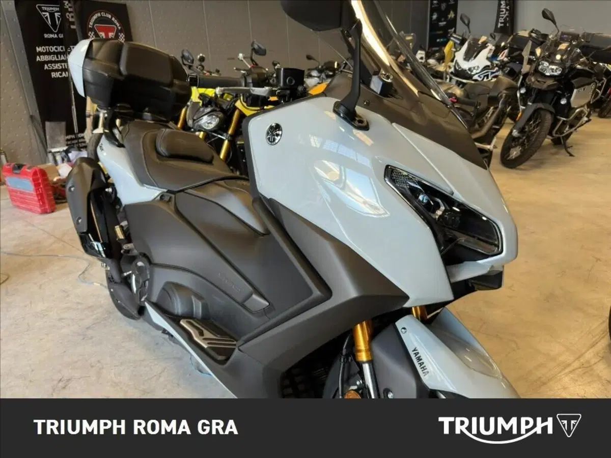 Yamaha T-Max 560 Tech Max (2025 - 26) (11)