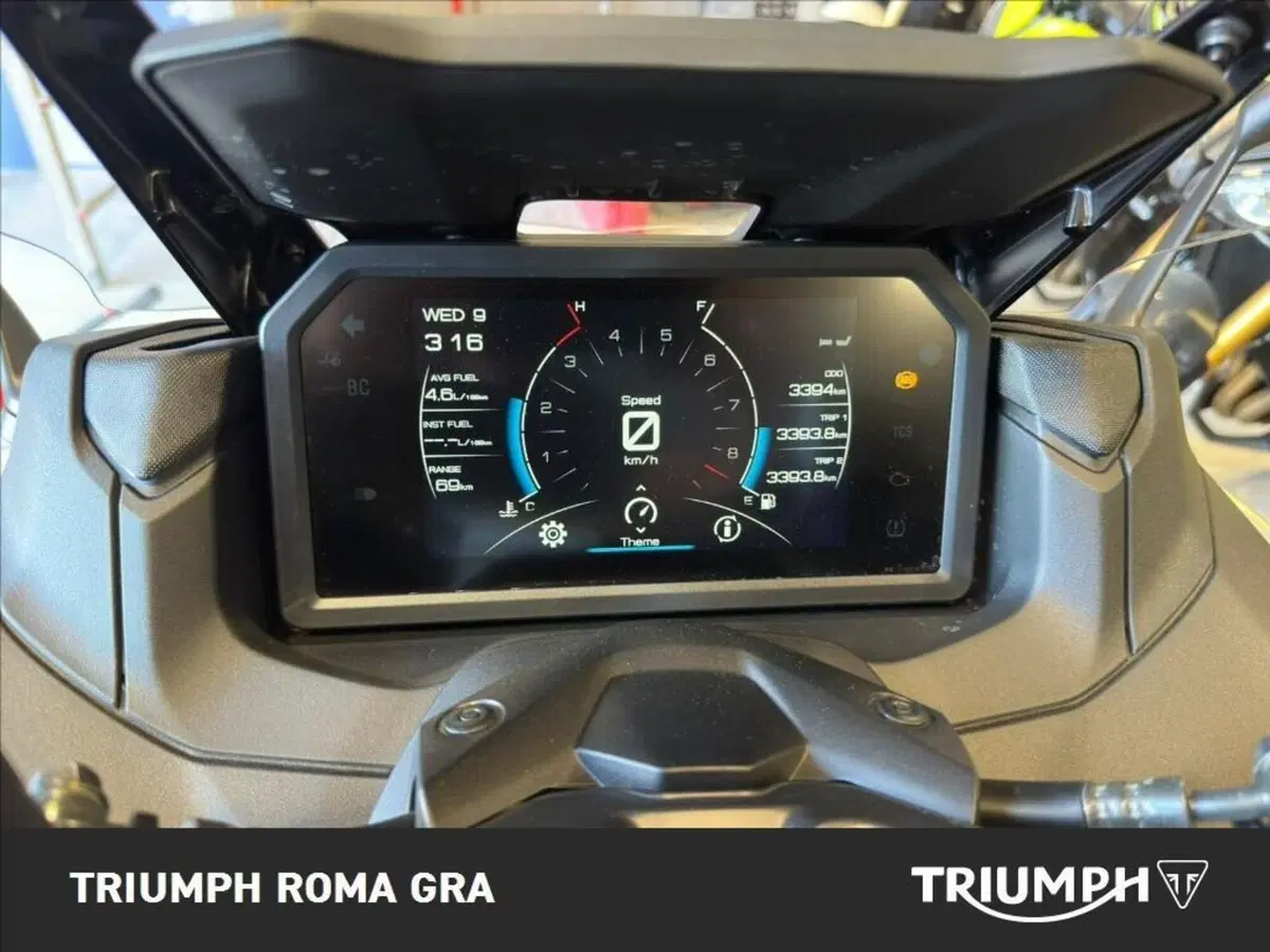 Yamaha T-Max 560 Tech Max (2025 - 26) (4)