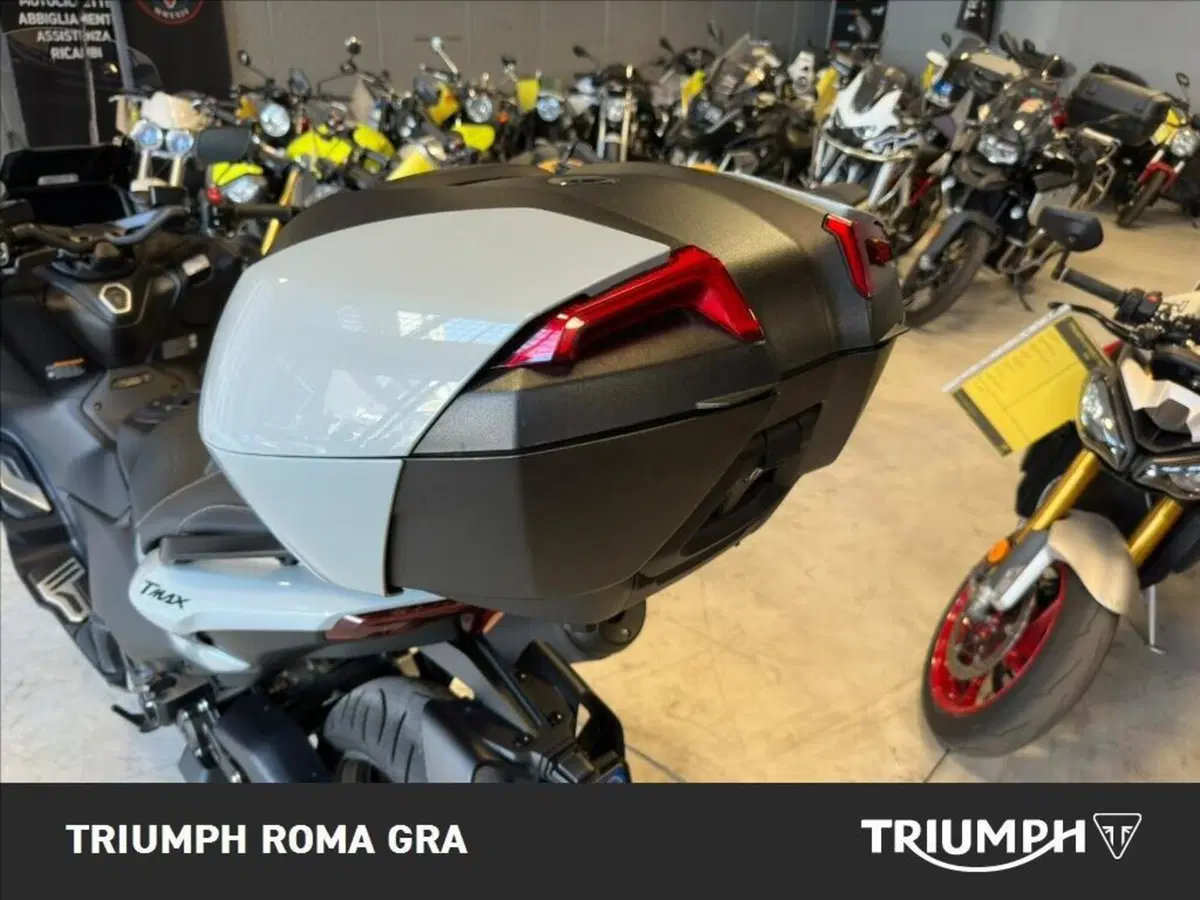 Yamaha T-Max 560 Tech Max (2025 - 26) (21)