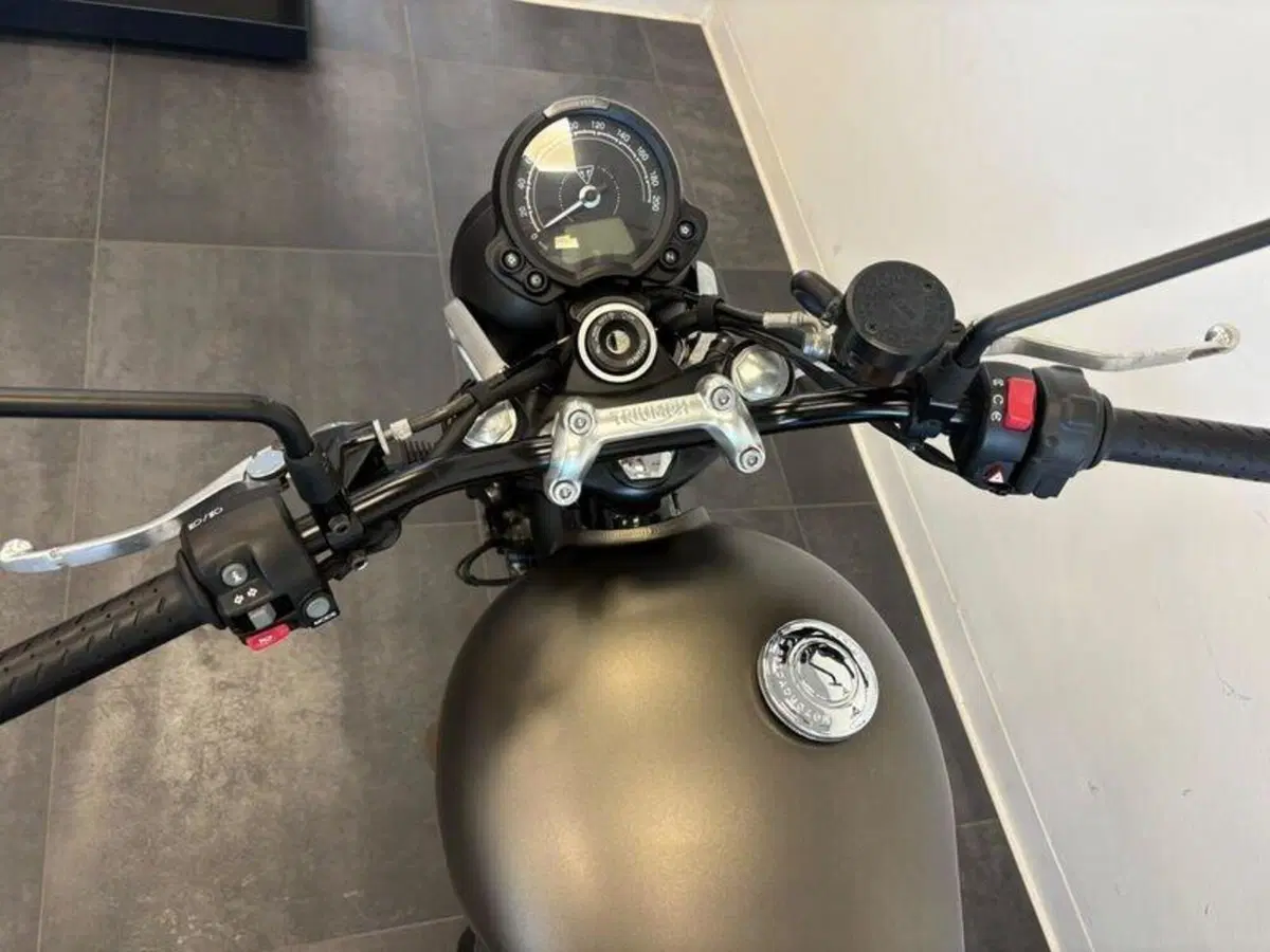 Triumph Street Twin 900 (2019 - 20) (4)