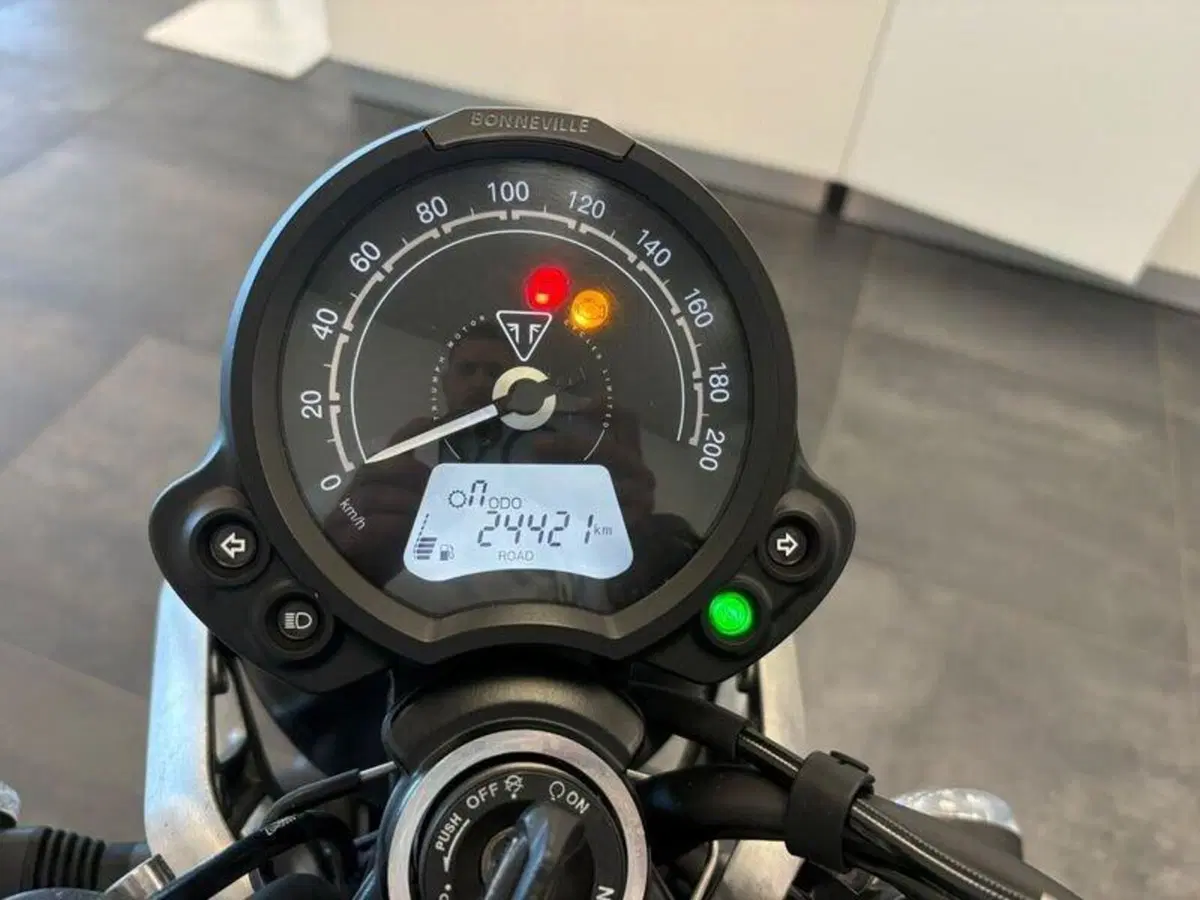 Triumph Street Twin 900 (2019 - 20) (3)