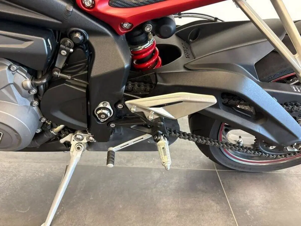 Triumph Street Triple R (2017 - 20) (5)