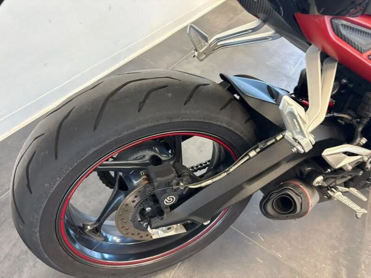 Triumph Street Triple R (2017 - 20) (9)