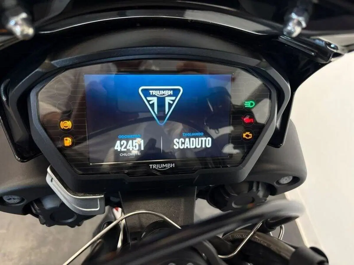 Triumph Street Triple R (2017 - 20) (4)