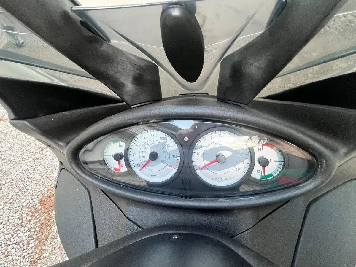 Piaggio X9 200 Evolution (6)