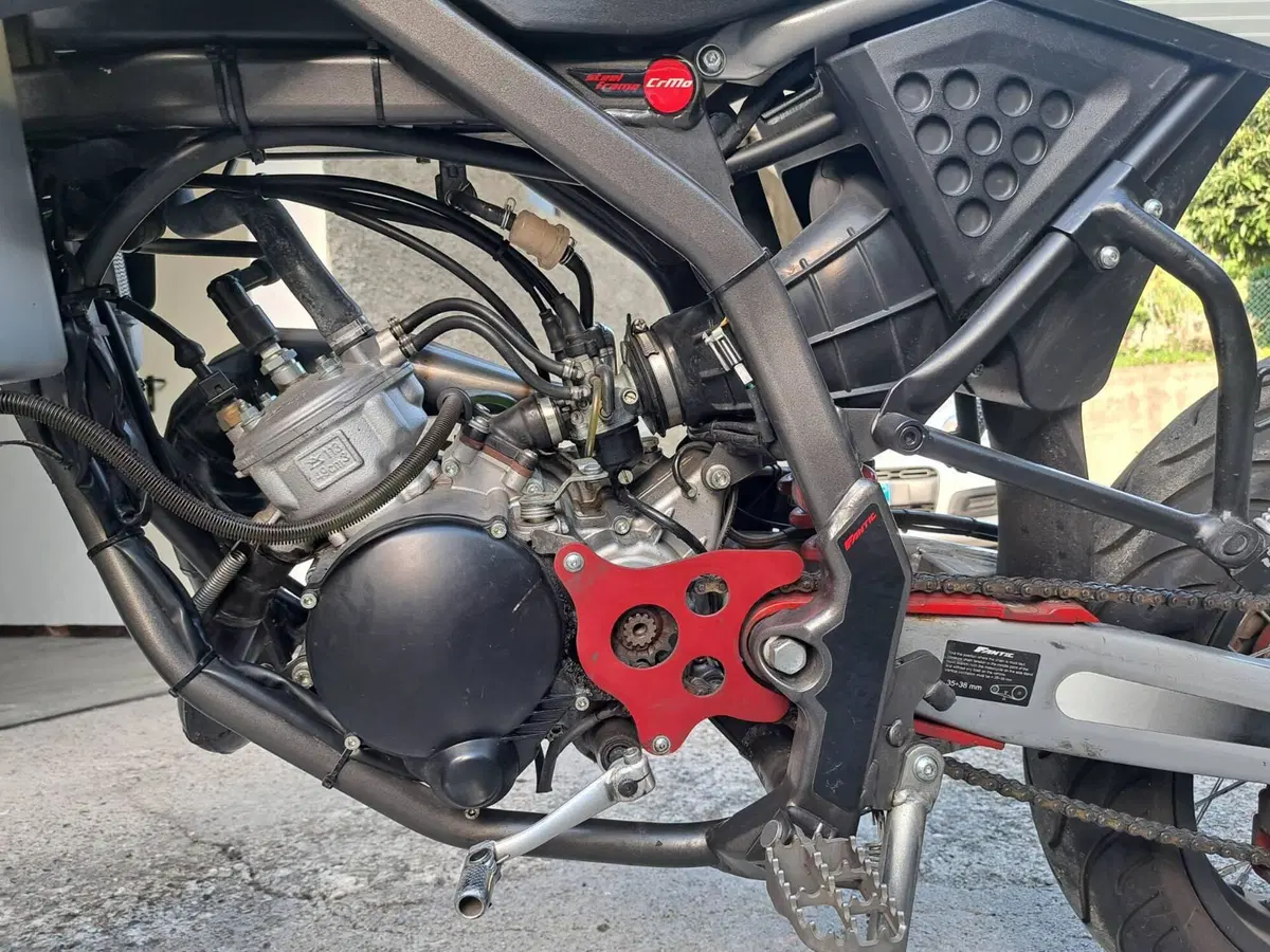 Fantic Motor Motard 50 Performance 2t (2020) (5)