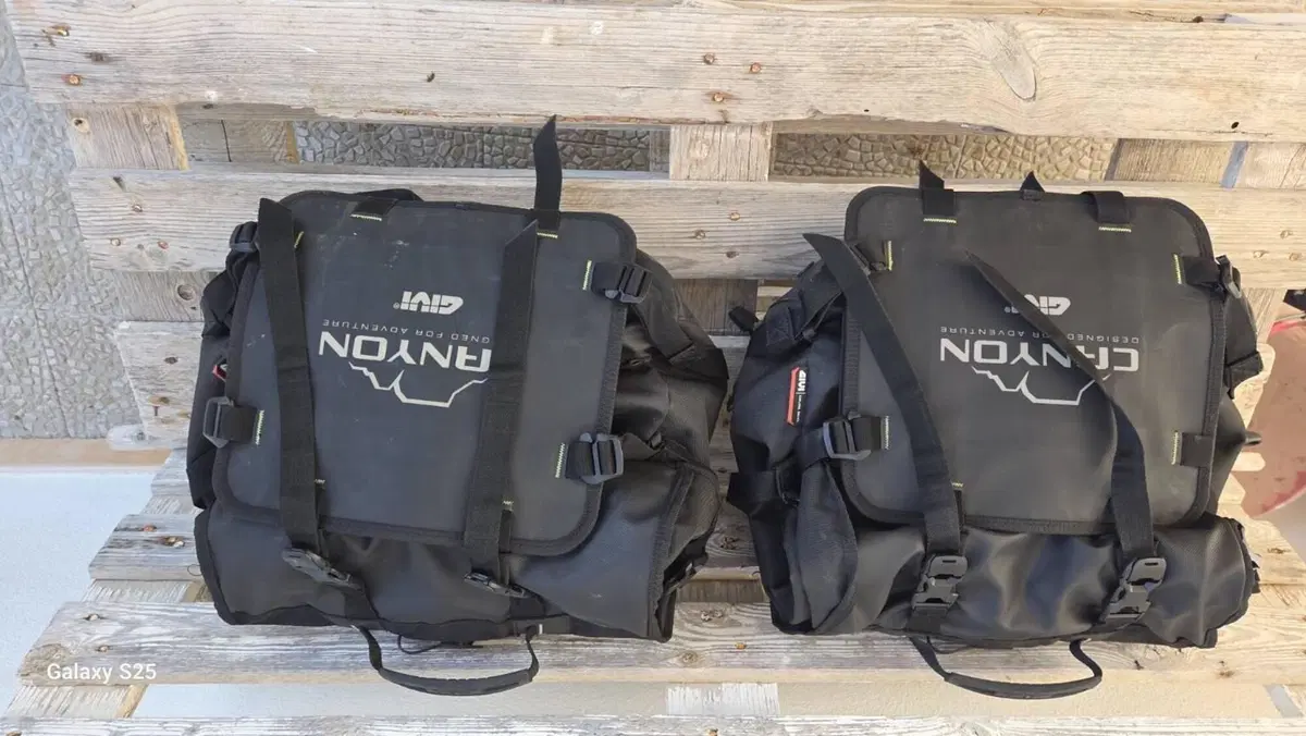 VENDO GIVI GRT720 + TELAIO HONDA TRANSALP XL750 (2)