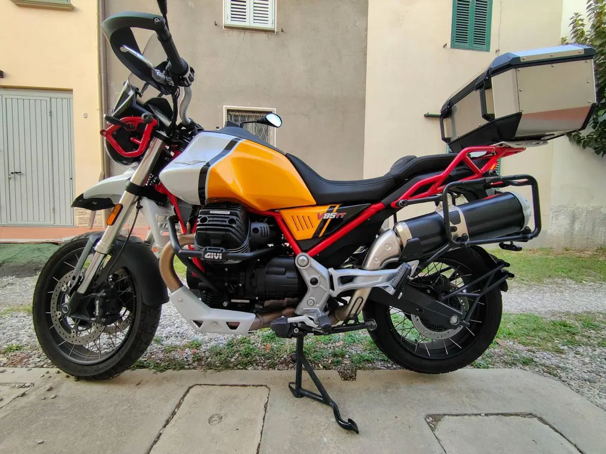 Moto Guzzi V85 TT (2021 - 23) (3)