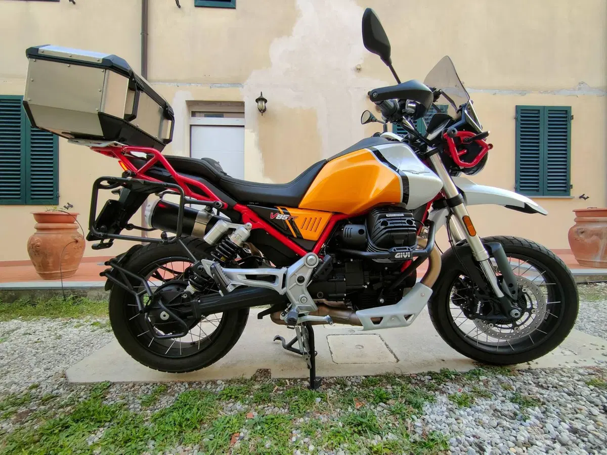 Moto Guzzi V85 TT (2021 - 23) (4)