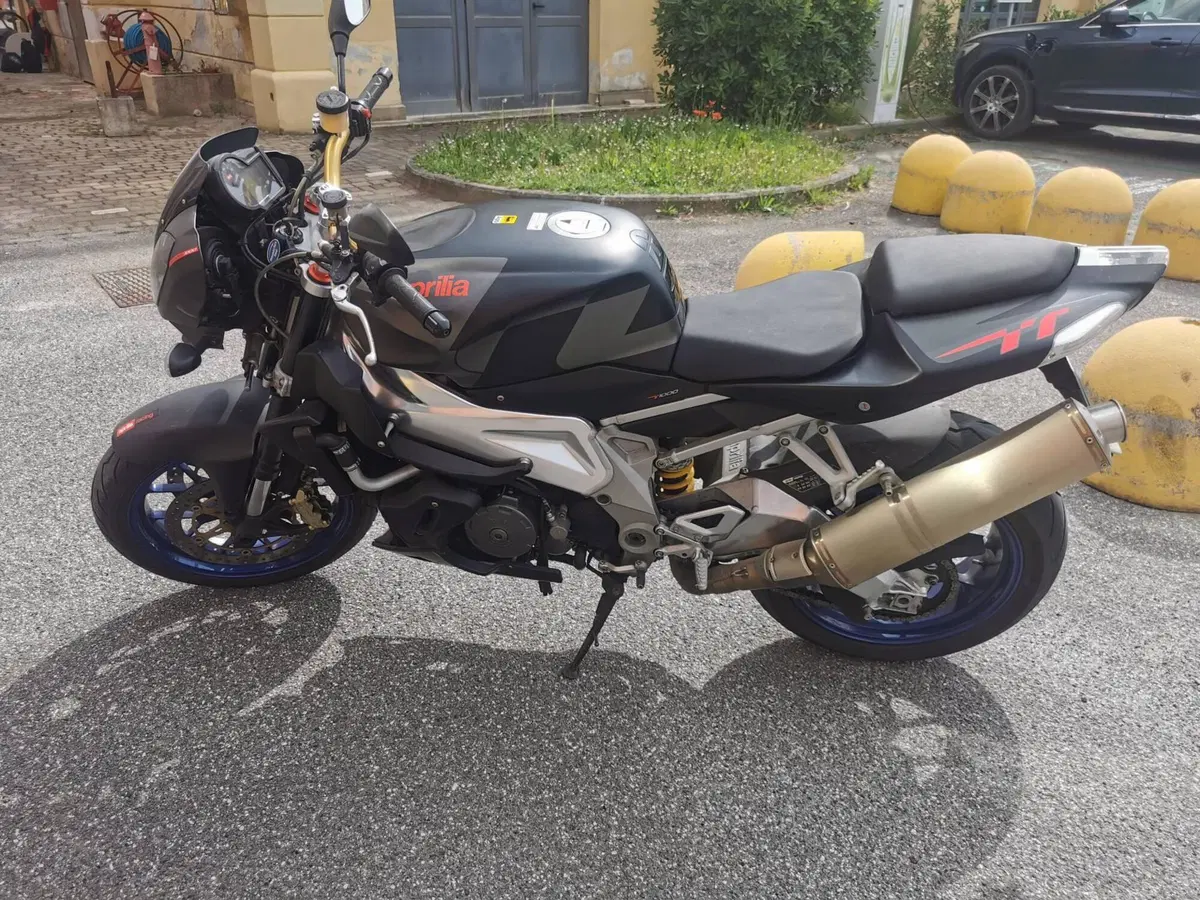 Aprilia Tuono 1000 R (2006 - 10) (4)