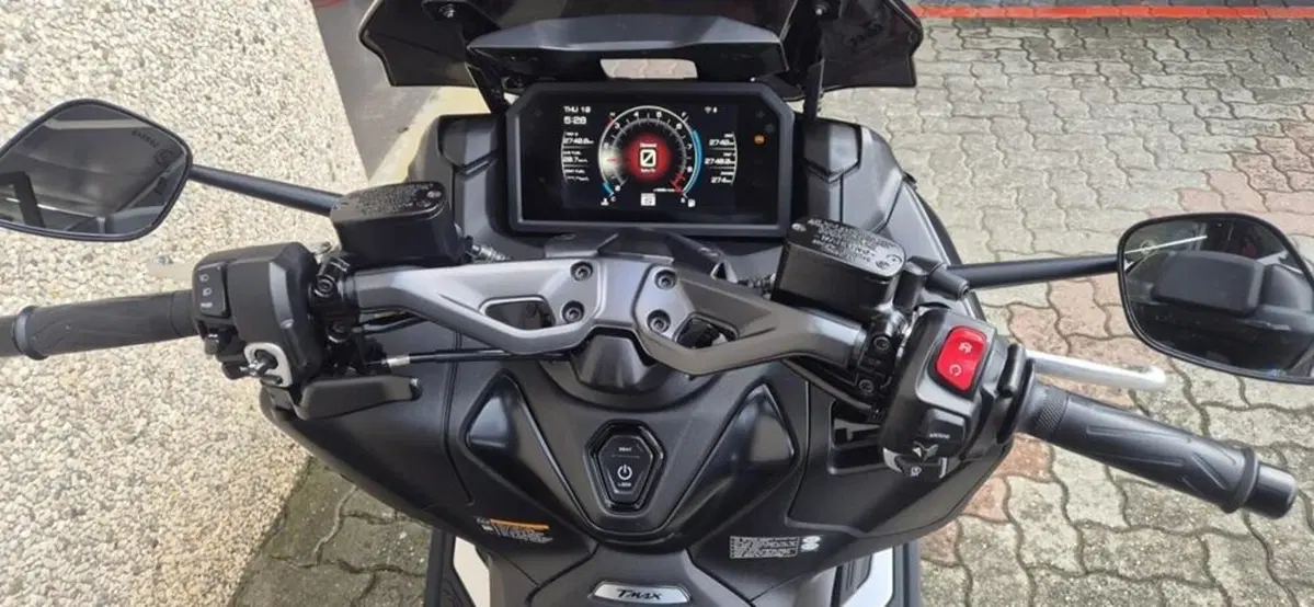 Yamaha T-Max 560 (2022 - 24) (6)
